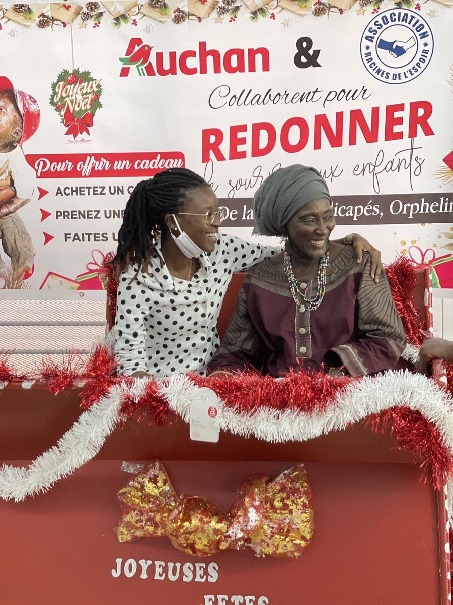 sophiagueye2's tweet image. Je suis convaincu que la journée d’aujourd’hui vas très bien passé in sha allah ❤️ maman anta mbow ❤️ à auchan 
Deuxième jour collecte de jouets ❤️