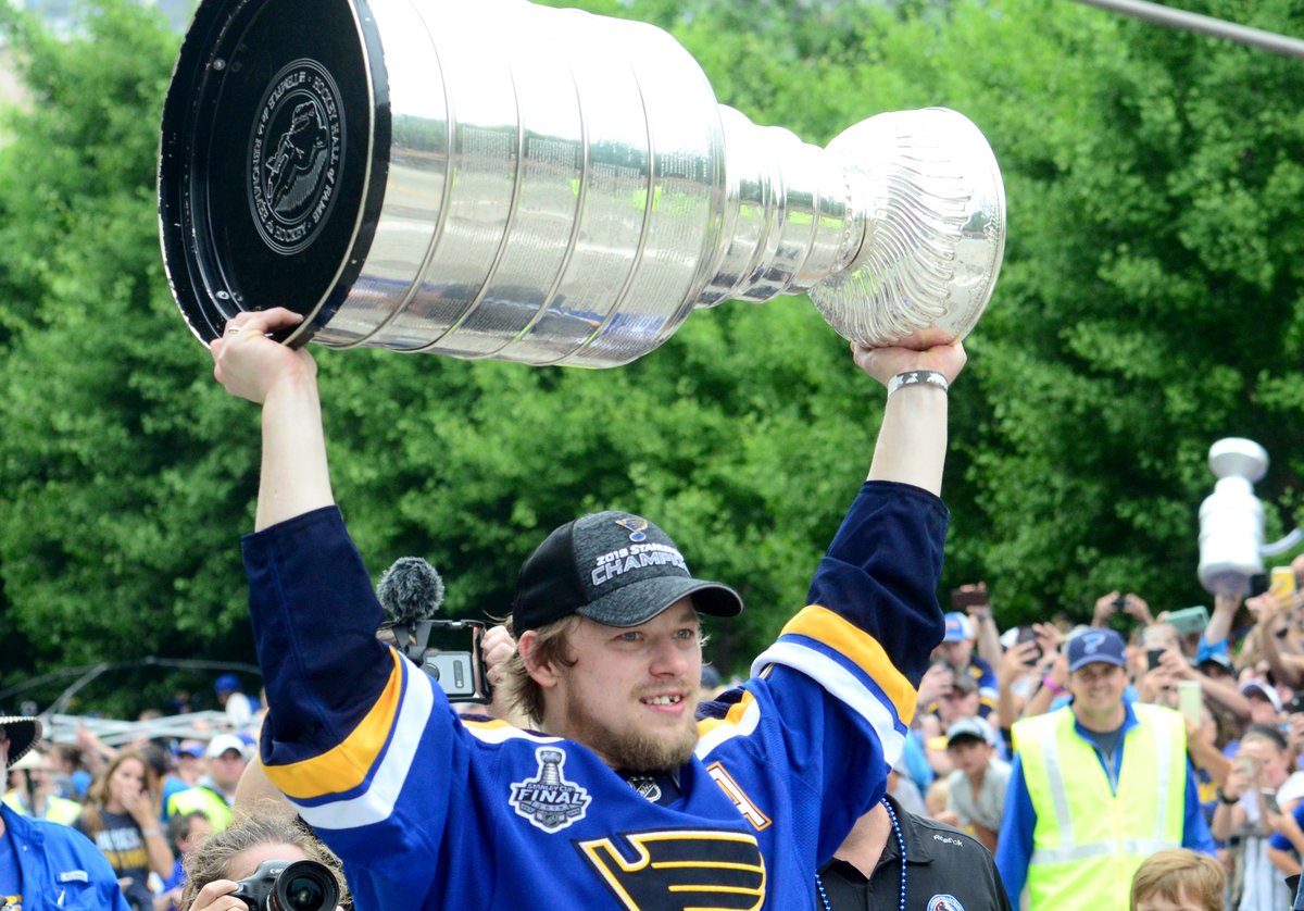 StLouisBlues's tweet photo. Happy birthday @tara9191! #stlblues https://t.co/jg6n31o22g