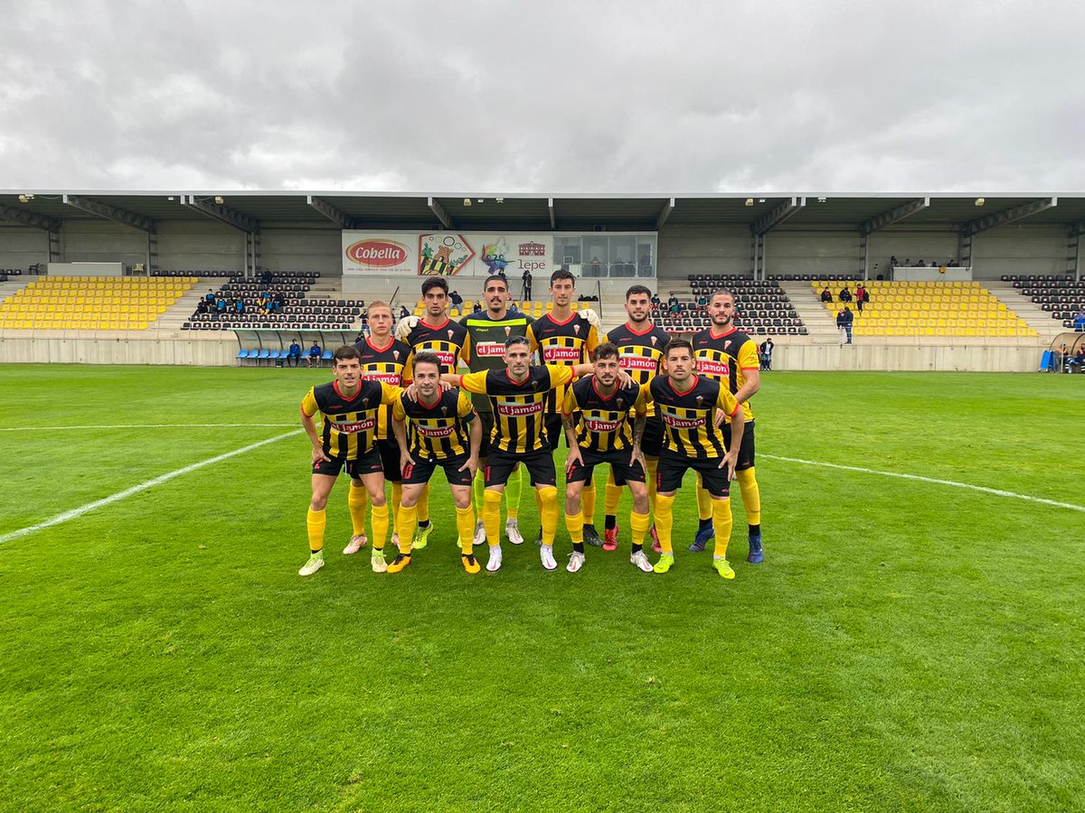 JC_10Camacho's tweet photo. Pasito a pasito y en silencio 🖤💛  #SRQL #unpartidomenos https://t.co/grsj8PPe7z