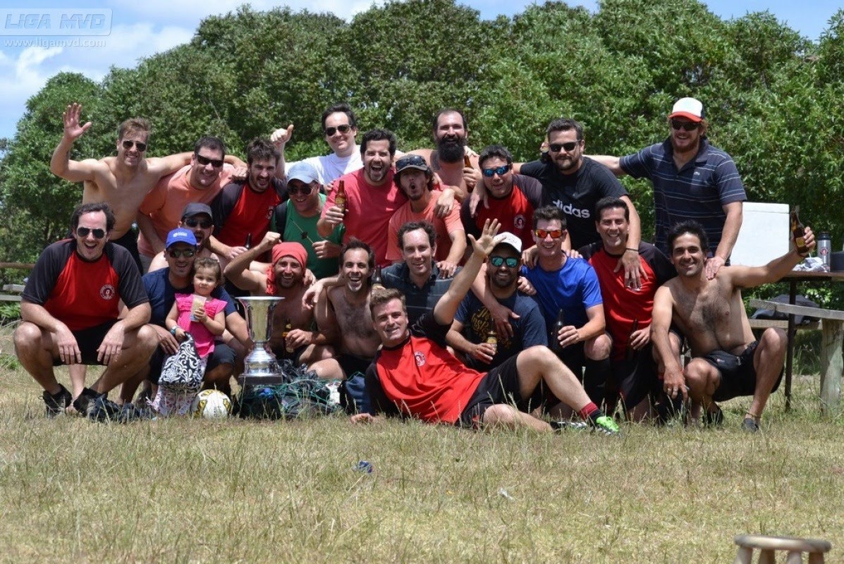 Hace 3 años la banda festejando la copa de plata ,q tiempos 🙌