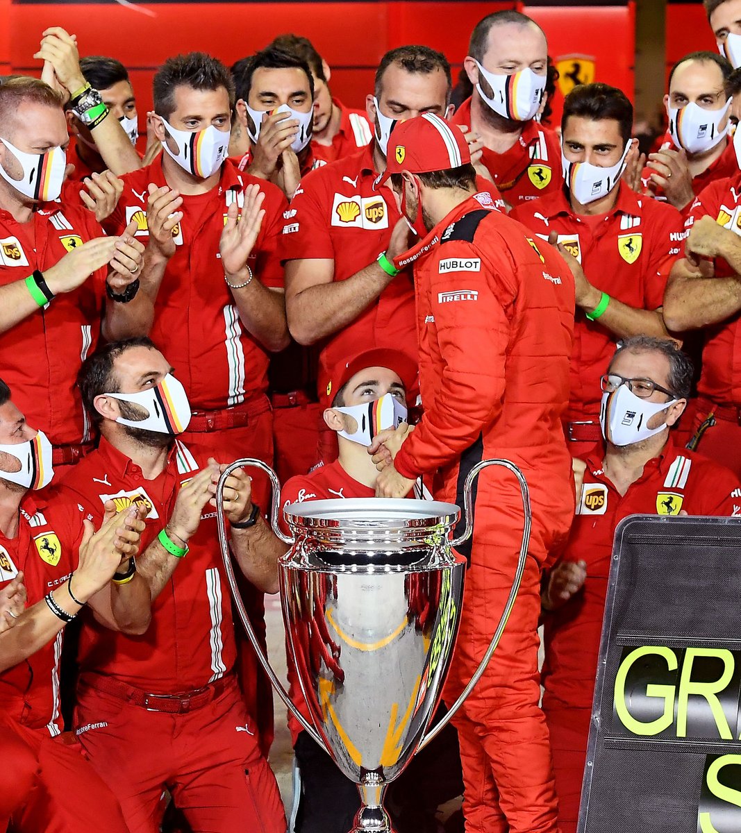 ScuderiaFerrari's tweet image. Our grazie to you, #Seb5 ♥️ 

#essereFerrari🔴 #GrazieSeb #AbuDhabiGP 🇦🇪