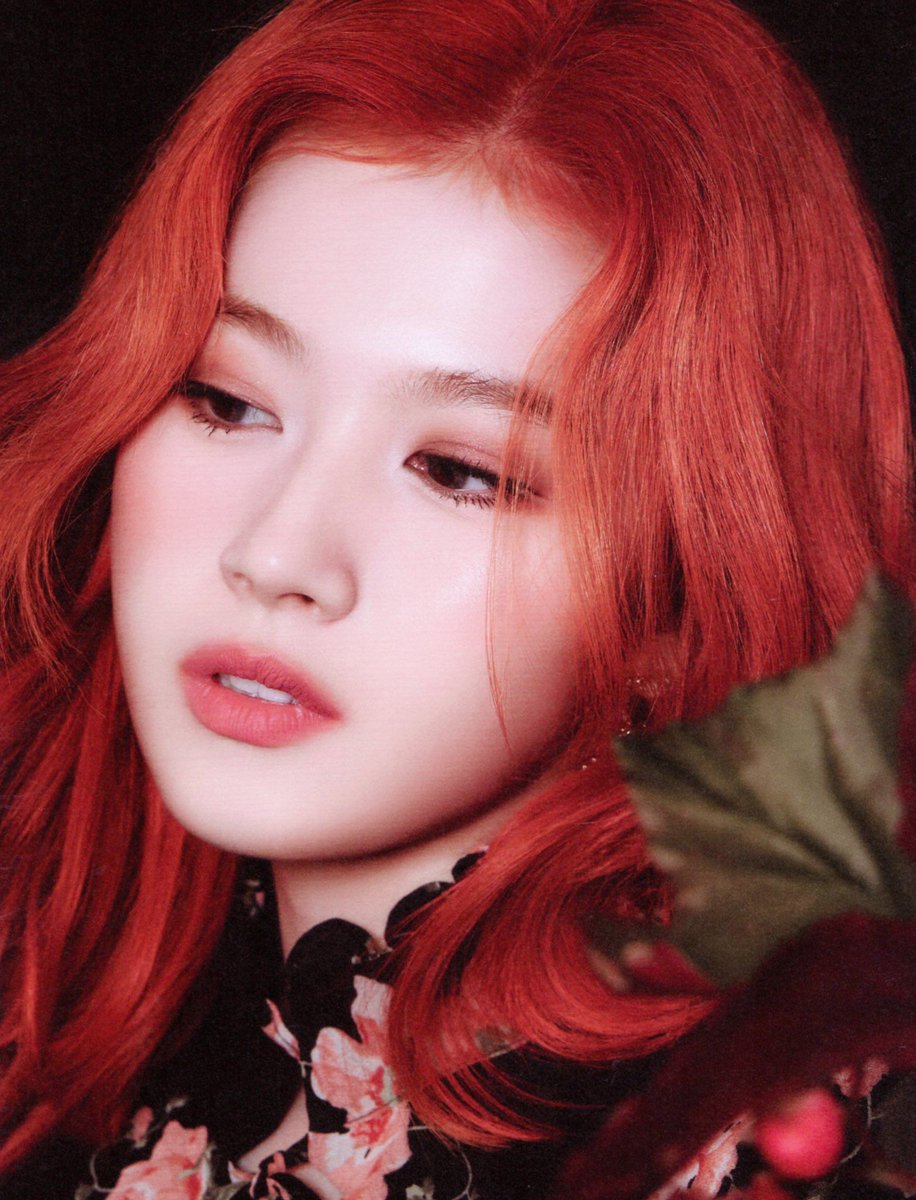 misanapic's tweet photo. ↳ More&amp;More Sana 🧡

🏷 : #Sana #사나 #Twice #트와이스 https://t.co/RVWkdXvsF3