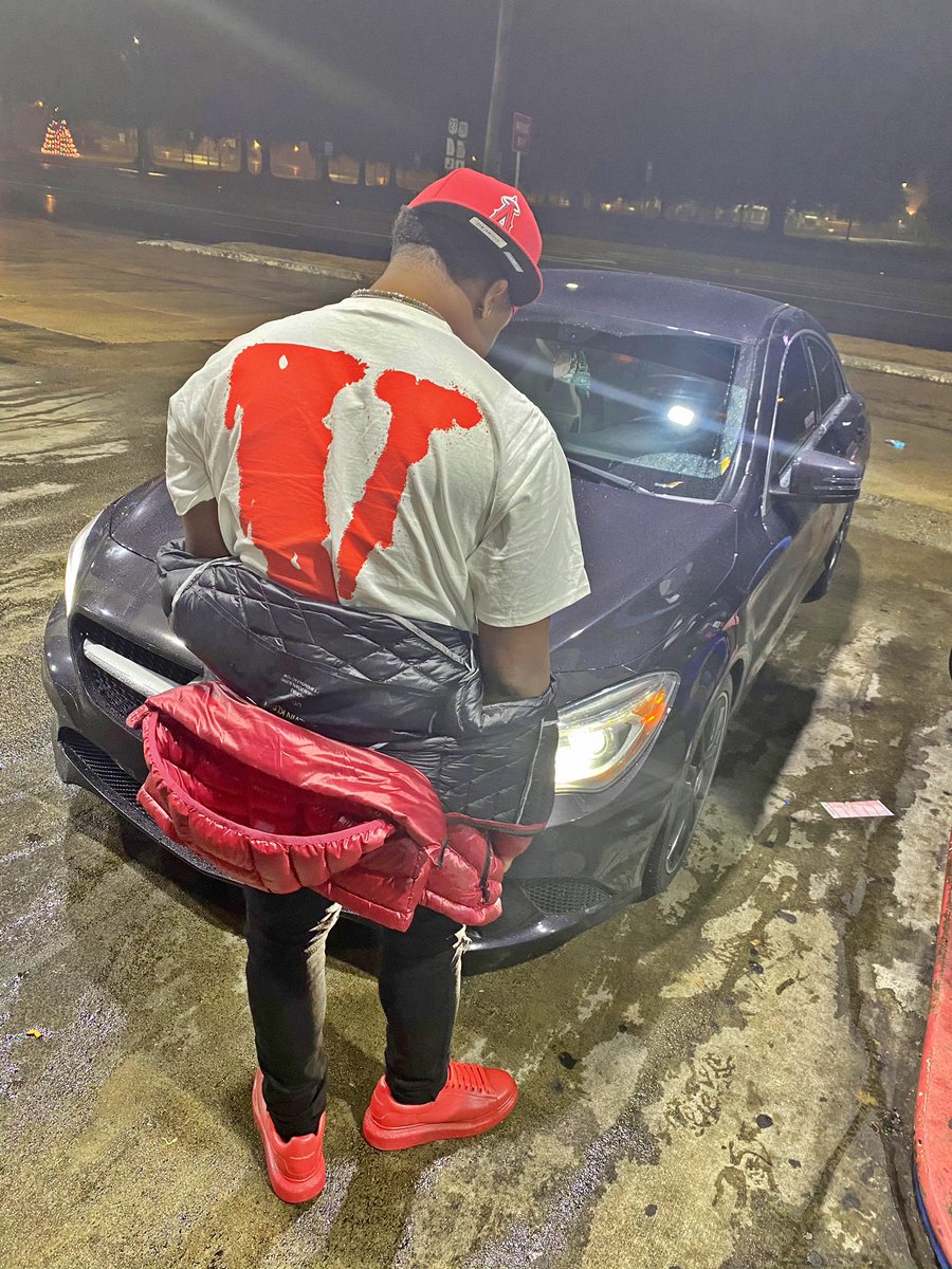 tridadon's tweet photo. He see im ballin they keep foulin,🗣🚷it’s finna be a AND1 💣🔫 #Free9 #FreeFed #LLDES https://t.co/JdydeCucHy