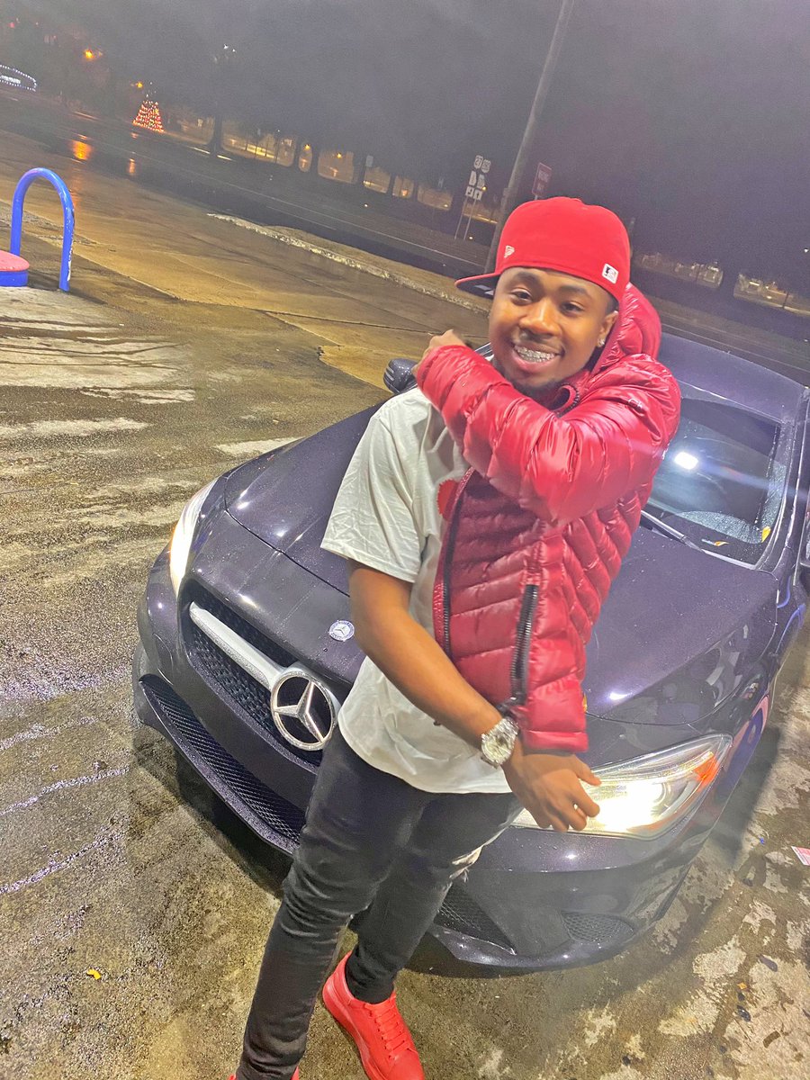 tridadon's tweet photo. He see im ballin they keep foulin,🗣🚷it’s finna be a AND1 💣🔫 #Free9 #FreeFed #LLDES https://t.co/JdydeCucHy