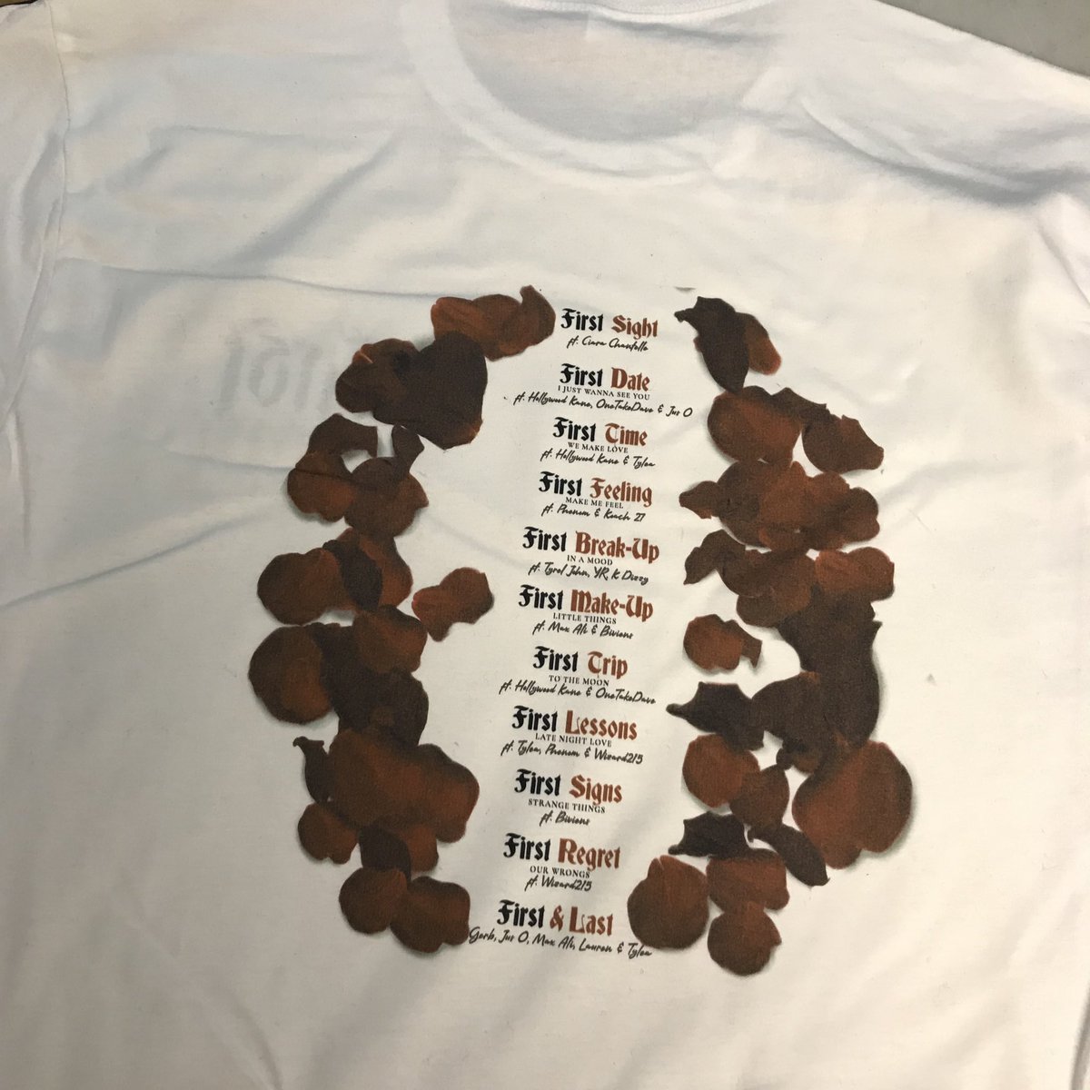 ROQLive's tweet image. The last #ROQLive merch drop ever is available now. DM to order.
#FirstLove &amp;amp; #LostGems tees ($25)