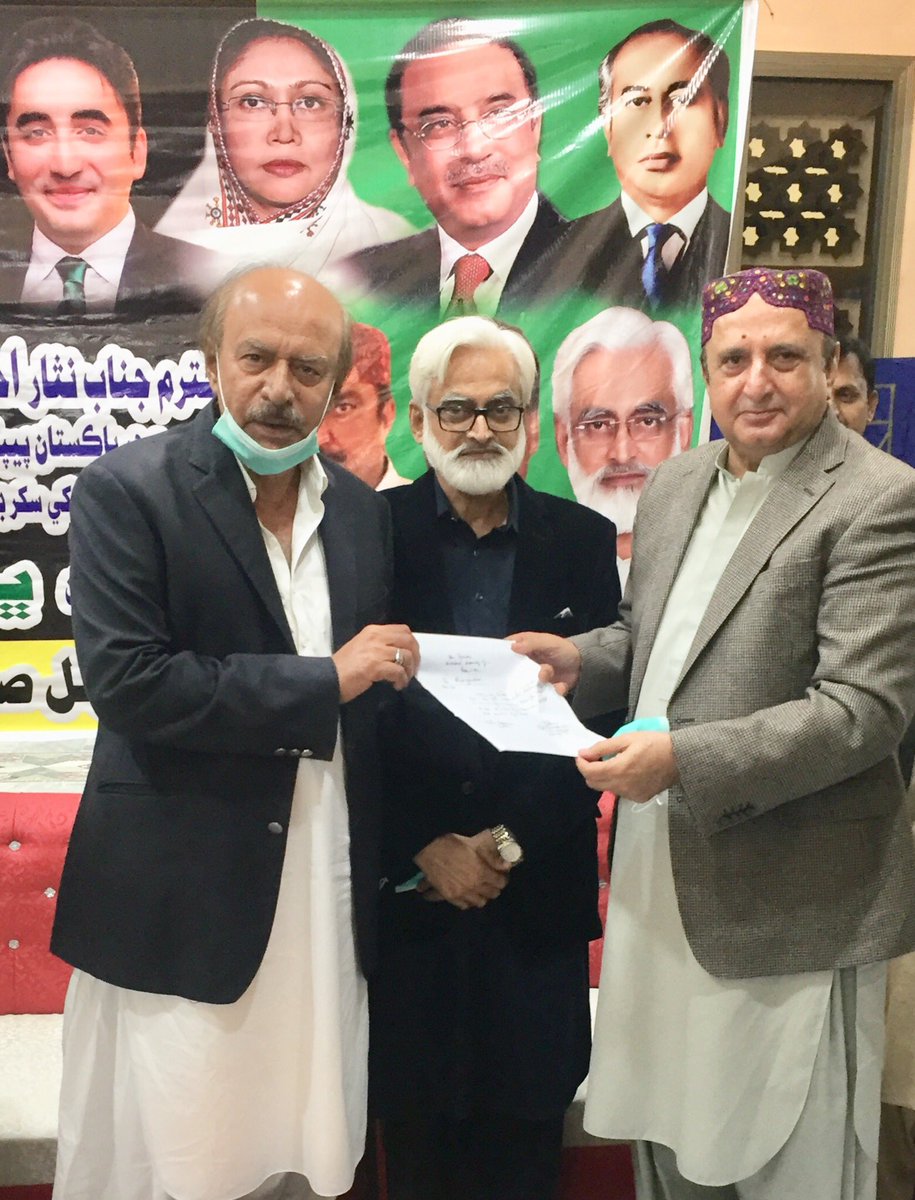 AliBhat47481283's tweet photo. #سکر_تماچانی_ہائوس: ڈسمبر 13: پی پی پی صوبائی سندھ کے صدر نثار احمد کھوڑو کی زیرصدارت سکر ڈویژن کے اجلاس میں پی پی پی چیئرمین بلاول بھٹو زرداری کی حدایت پر پی پی پی ایم این ای جاوید شاہ،ایم این ای شازیہ سومرو،ایم پی ای منور وساڻ نے اپنے اپنے استیعفے سندھ کے صدر کو پیش کر دیے۔ https://t.co/L5OgGY2a8Q