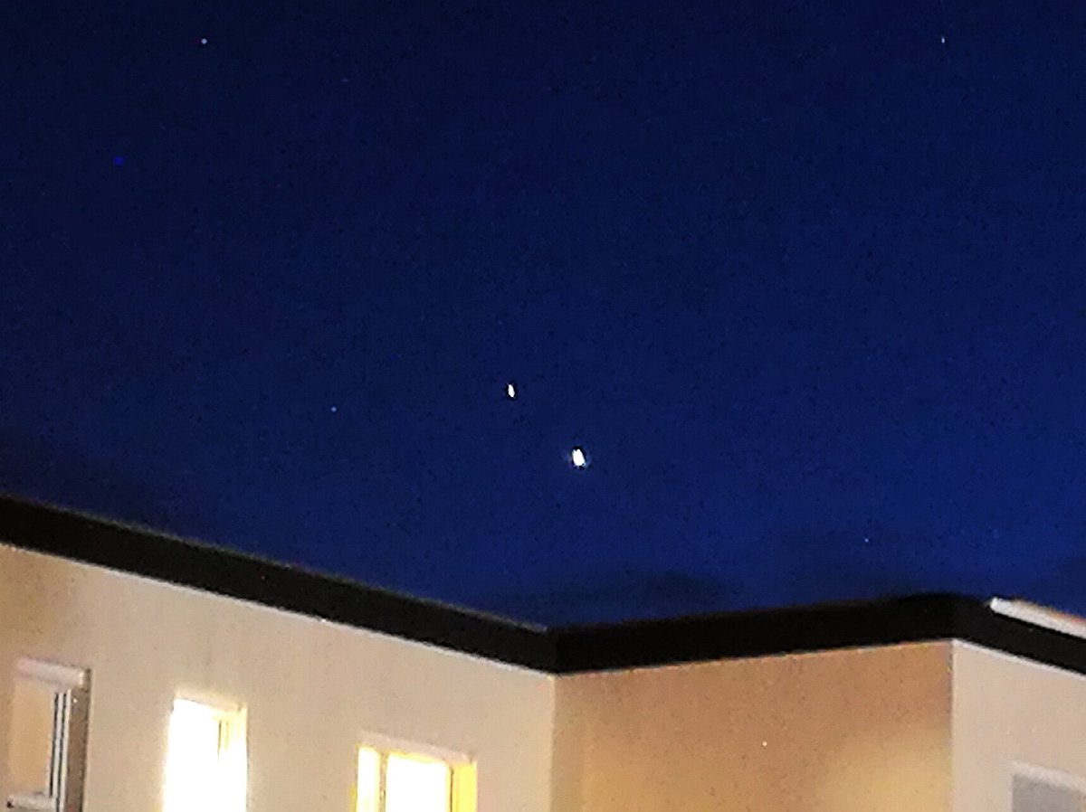 #Jupiter and #Saturn on sunday night,  eight days before the great conjunction on Dec, 21st. #jupitersaturnconjunction #starofbethlehem #christmasstar #astronomy