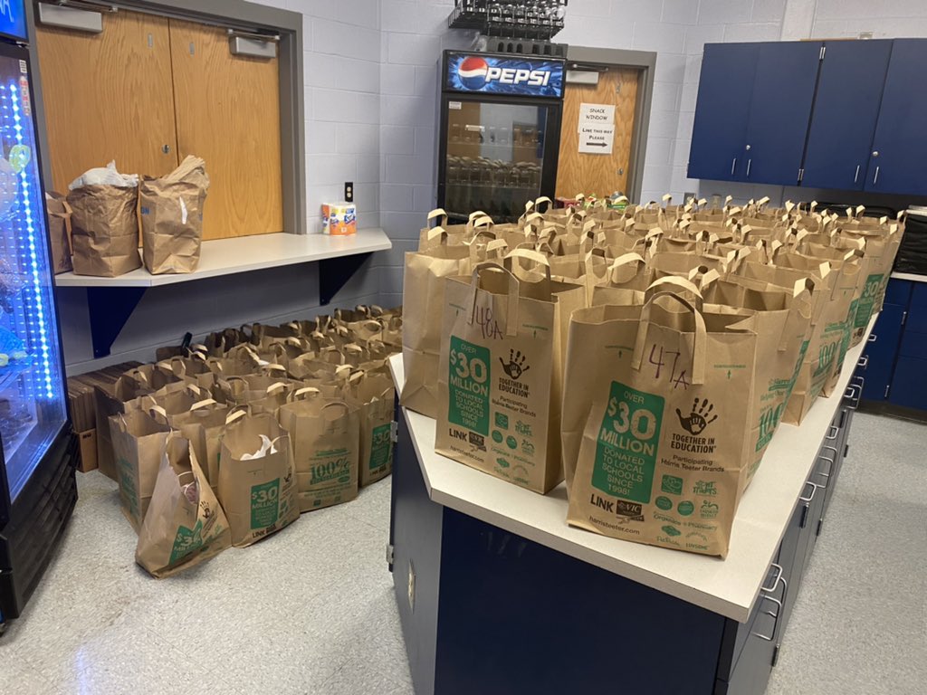 GreeneJelan's tweet photo. What a great food drive at clayton highschool today,thanks for all the support. @Clayton_Comets https://t.co/bETDkJc7FM