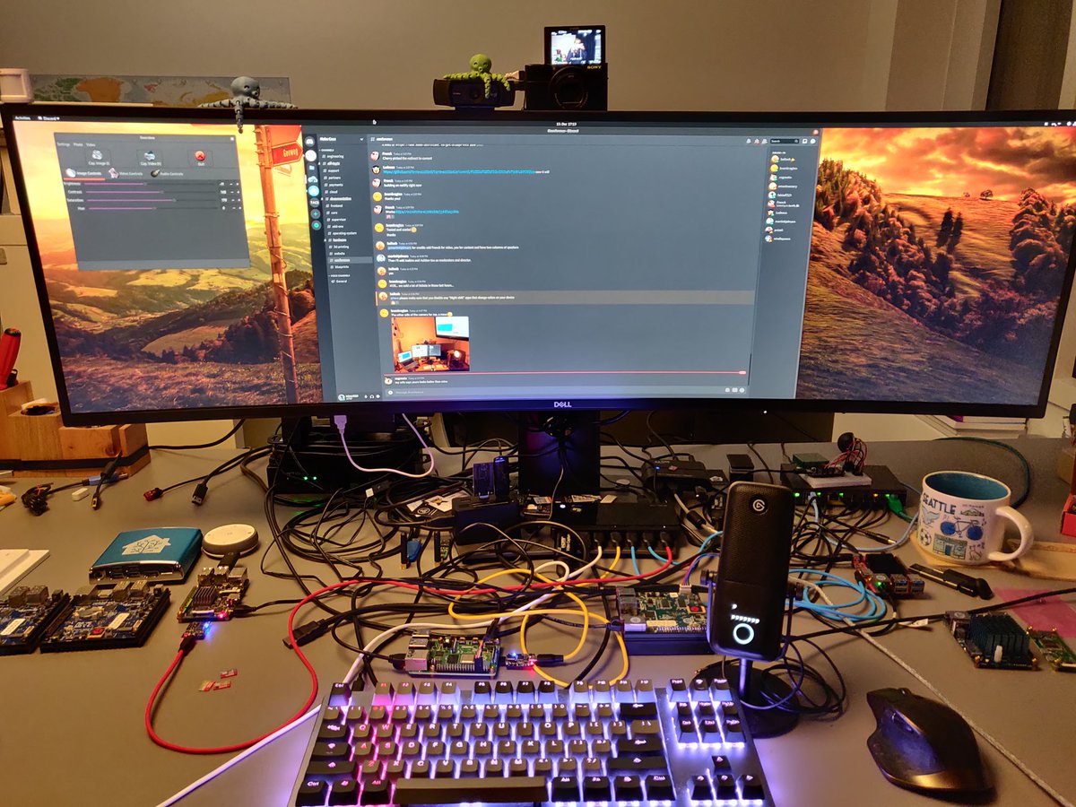 falstaff_ch's tweet photo. That is how it looked on the other side of the conference on my side... after cleaning my desk 🧐 #DevStreamer? https://t.co/G9mwJmVzsP
