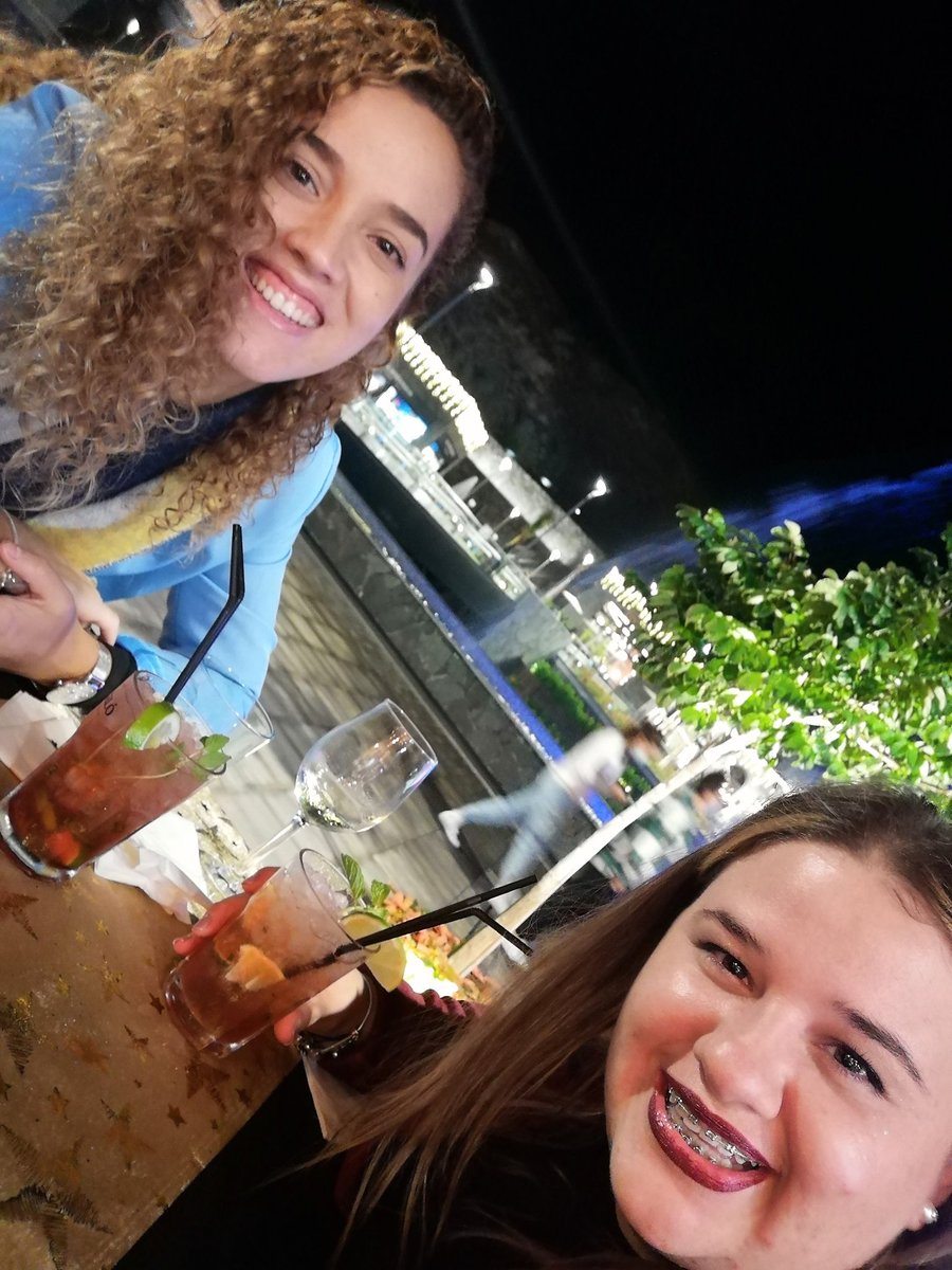 odaalonso's tweet photo. De aquí a Pekin pasando por Fuerteventura 💃😍 #primerodemuchos #miqueridasuerte 🍀 #miamigaesunaelfa #ojalásiempre 🤞 https://t.co/oK2AfFXgfF