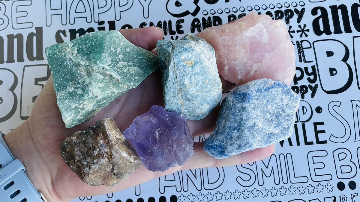 TheOpalLotus's tweet image. ⭐️GIVEAWAY⭐️
One person will win this Agate and Amethyst moon pendant, rough crystal bundle, and a tapestry of their choice from my site!
   
To enter:
• Like/RT this
• must follow me
• extras: each person tagged in a new comment is an extra entry
   
Ends 1/1💛✨