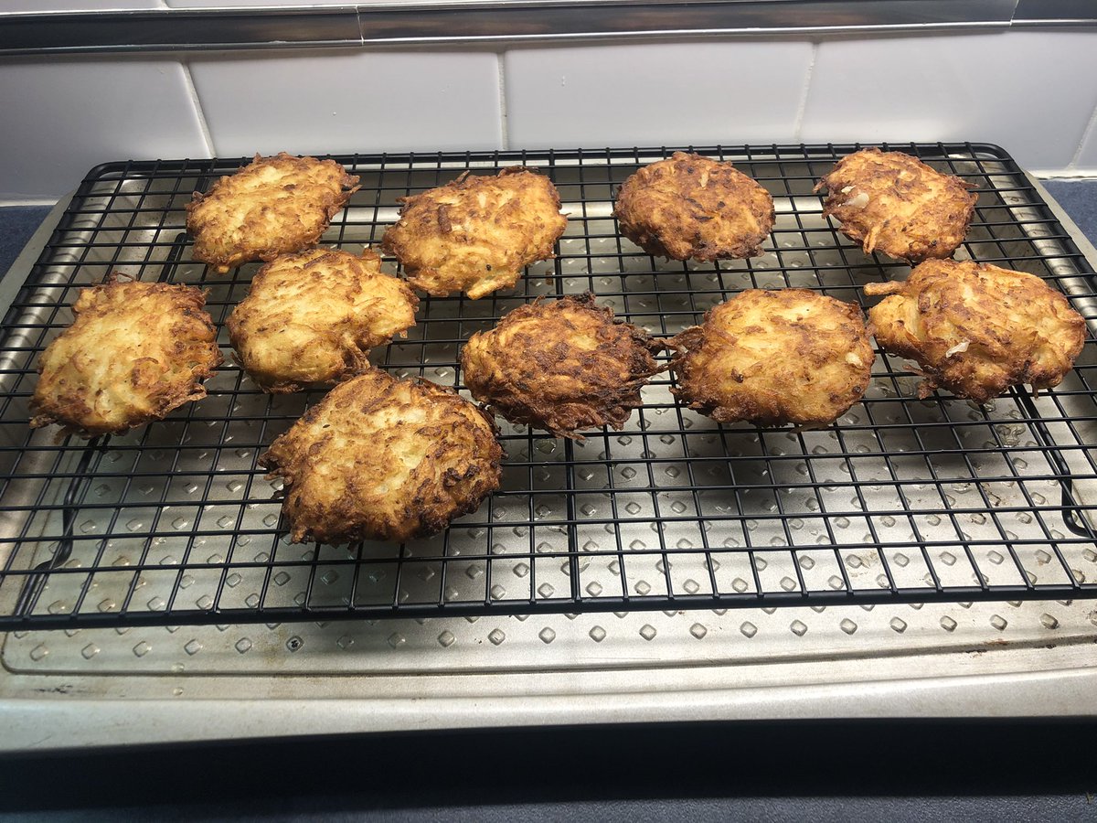 hilsie's tweet photo. Just made my first batch of latkes with my Jewish husband. Thanks for the recipe @goldilocks405 💓💓 https://t.co/RjI8QqABJw