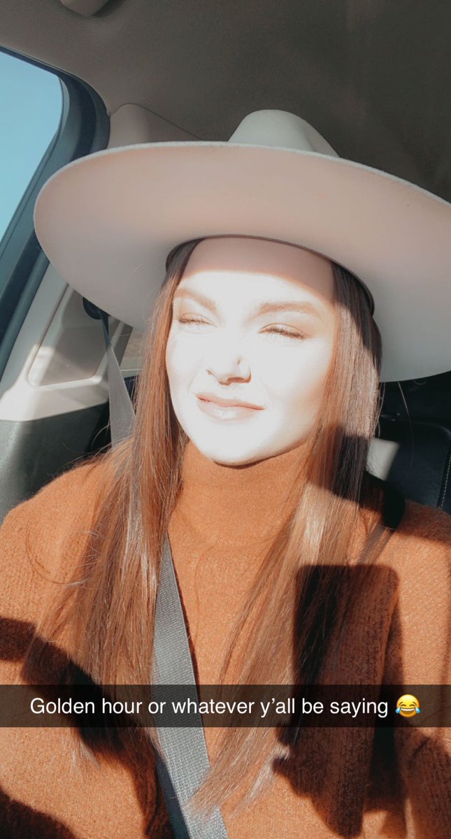 kellydawn12's tweet photo. Attempting to be as cute as all y’all Twitter Gypsies didn’t go very well for me per usual 🤷🏻‍♀️🤣 https://t.co/TJ7b0mMNFr