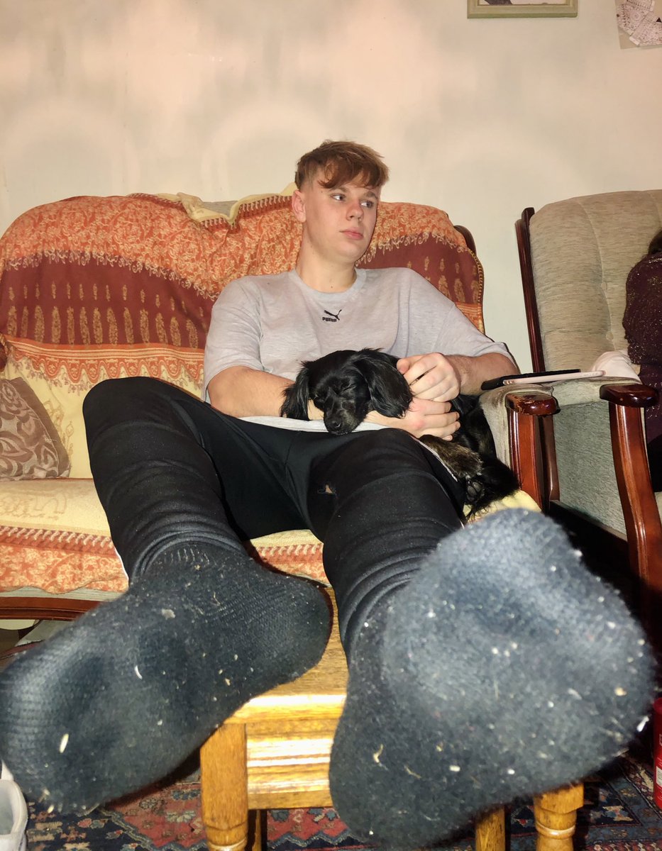 CashMasterNas1's tweet photo. Sunday is a day of worship 

So get on the floor, sniff my dirty socks &amp; hand over all the cash to your superior 

Get approaching boys, correctly! 🙇‍♂️

• findom cashmaster feet footfetish • https://t.co/igPTPePEBy