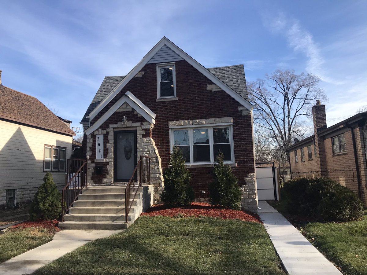 williegermino's tweet photo. #SundayMorning #inspection #realestare #southsidechicago #wzghomeinspection #greatclients https://t.co/9Vn2J0JpXY