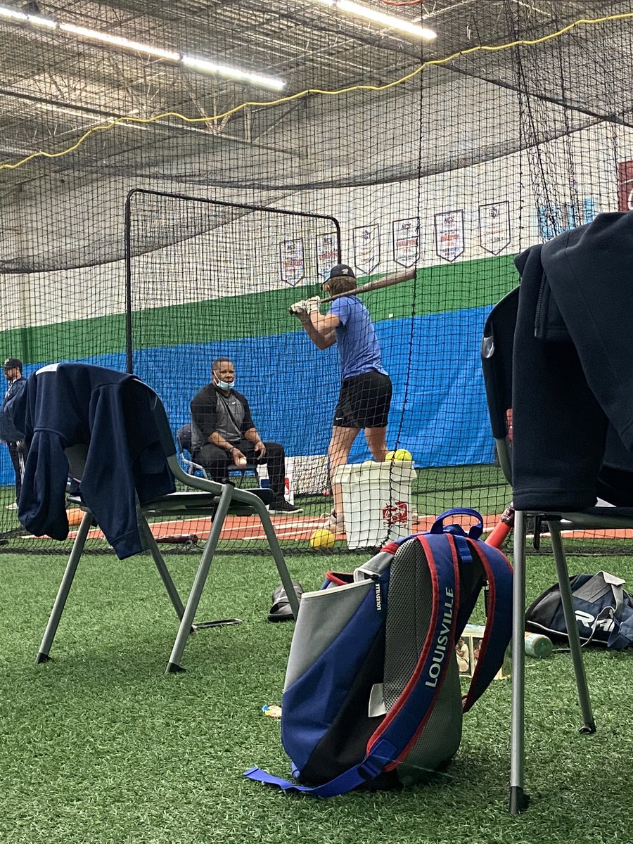 ammer0723's tweet photo. Football has come to an end ๐,basketball picks up tomorrow ๐,but first getting some swings in โพ๏ธ. #dowork #2024 #multisport @landon_farco https://t.co/DINqmM0DqI