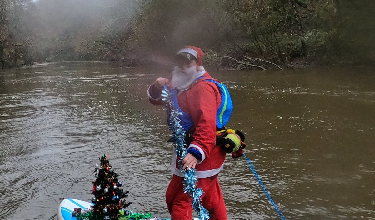 Clare_Rutter's tweet photo. Here's Team Teifi on our @PrideSportsUK Festive 5K paddle! A rainy but mild day on the beautiful river Teifi raising over Β£200 for @Genderintell
Clare Rutter
@BritishCanoeing #ShePaddles Ambassador for @CanoeWales
#PrideSports #FestivePrideRun #ShePaddles #ShePaddlesCymru https://t.co/Cytw0TPydh