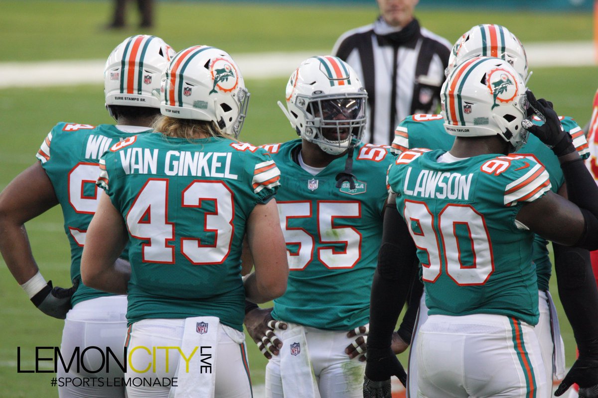 LemonCityLive's tweet photo. At the half
It’s @MiamiDolphins down 14-10 to the #Chiefs
The #defense has been incredible. Keeping #Mahomes in check for the most part. Two INTs and a handful of sacks.
Let’s see how the #Fins adjust.
#TrustFlo #TuaLibre #FinsUp https://t.co/EbDZLkYWwa