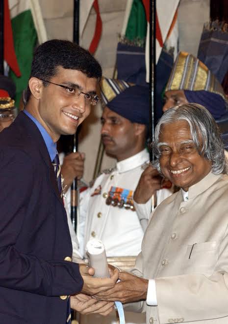 Dada  @SGanguly99 and king  @imVkohli identical pictures thread. My two favorite cricketers and 2 greatest Indian captains of all time  #KingKohli  #sauravganguly