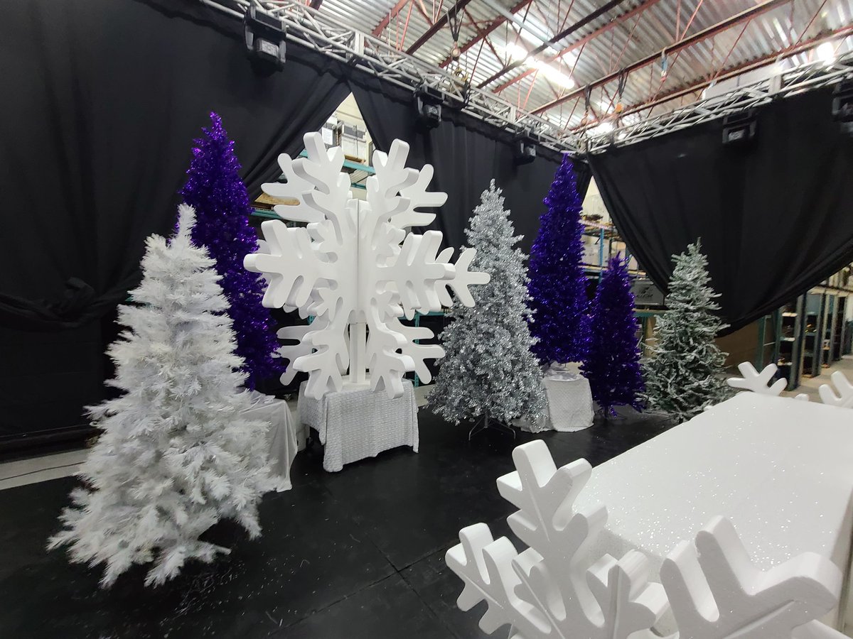 A virtual set dressed with some holiday glam!  Last of the year.  Happy Holidays!!