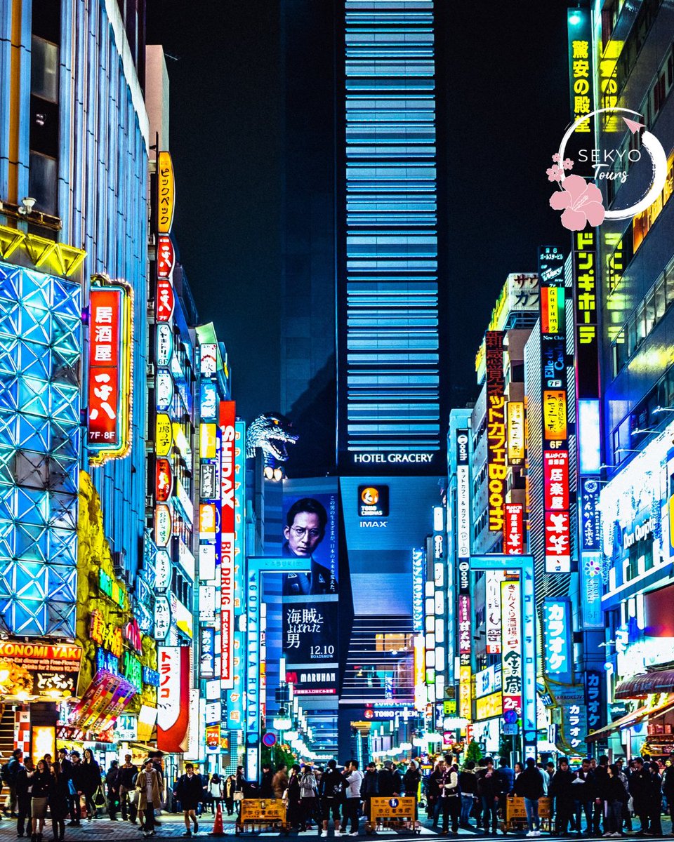 SekyoTours's tweet photo. ✨Cuando piensas en Japón, ¿qué es lo primero que se te viene a la cabeza? 
Quizá sean sus templos, sus cuidados jardines o los cerezos en flor... ⛩
O quizá sean las brillantes luces de sus ciudades, esas calles abarrotadas y la vida que fluye en todas direcciones. 🌃
#Shinjuku https://t.co/5GJg6OKghR