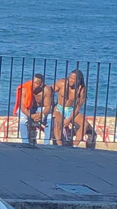 IsraelAyala144's tweet photo. While locals we have to stay in our houses because is Sunday full-lockdown by the governments order, tourists do whatever they want on the street without masks 😷. #ColonyVirus https://t.co/rWMT5x1L1Q