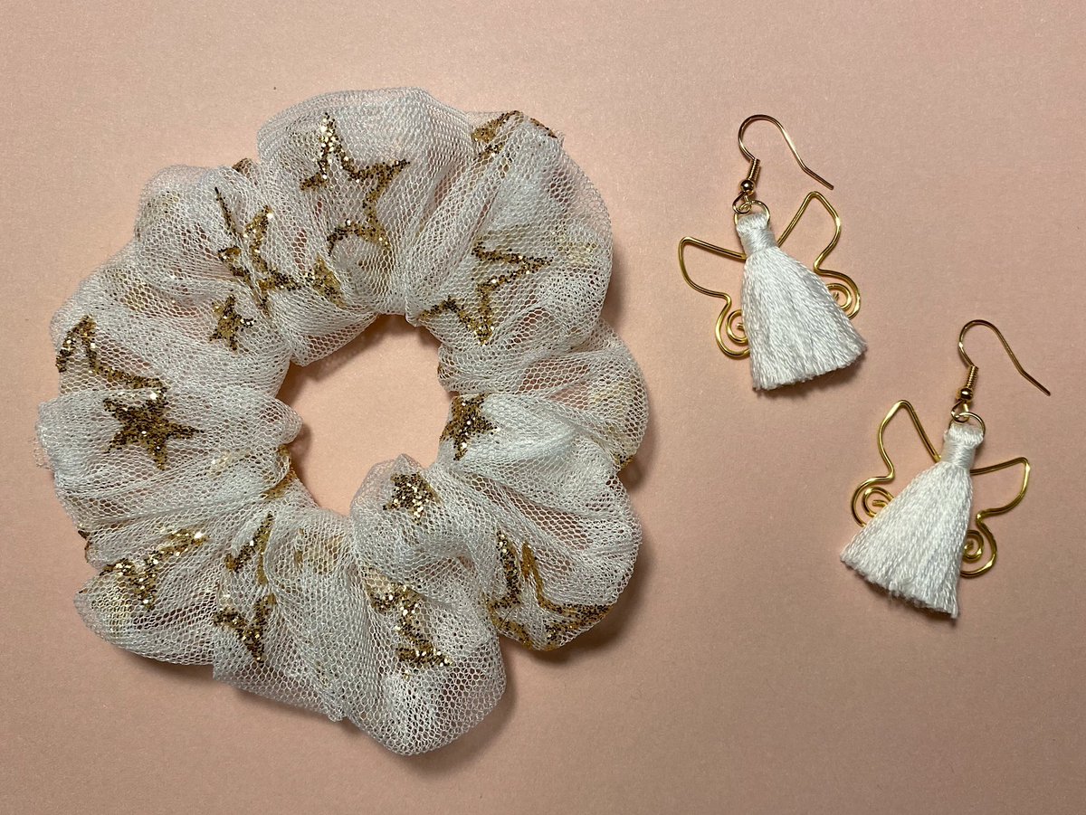 SingingWallflwr's tweet photo. LAST WEEK to order items that you want in time 4 Christmas!*🎁 #LINKINBIO #etsy #handmade #xmasshopping #shopsmall 
*No guarantee how fast it’ll get to you due to holiday season delays; still could come late, but orders placed Thursday or later most likely won’t get there in time https://t.co/dJAoNltDv3