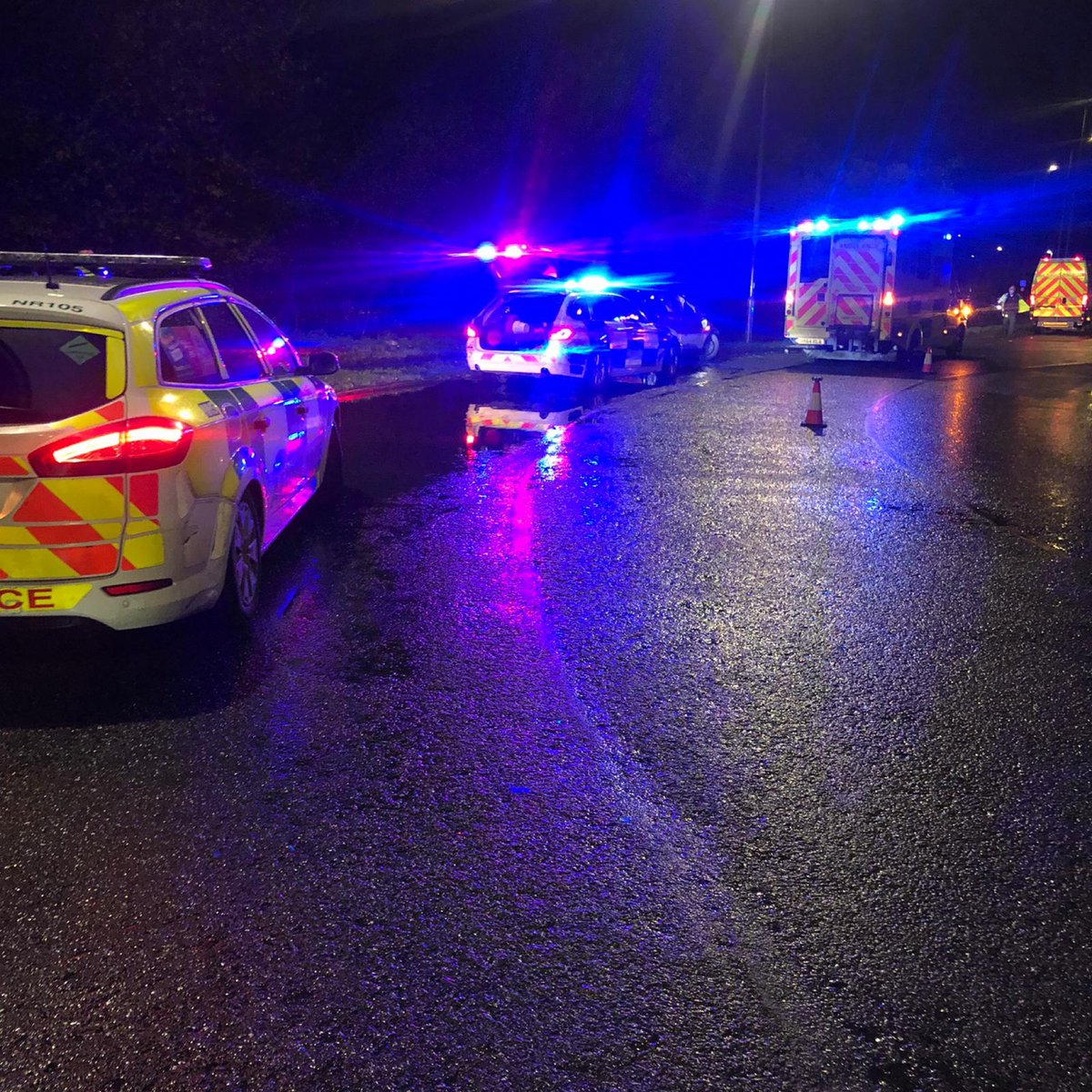 tvprp's tweet photo. It was a #christmasmircale that no one was hurt after a car clipped a roundabout in @TVP_Aylesbury 
The driver wasn’t insured on the car despite having another fully comp policy #checkyourdocuments
The car has been seized #sec165 &amp; the driver reported
#P6951 #P7280 #P5996 #P6905 https://t.co/3VdWYvqTaQ