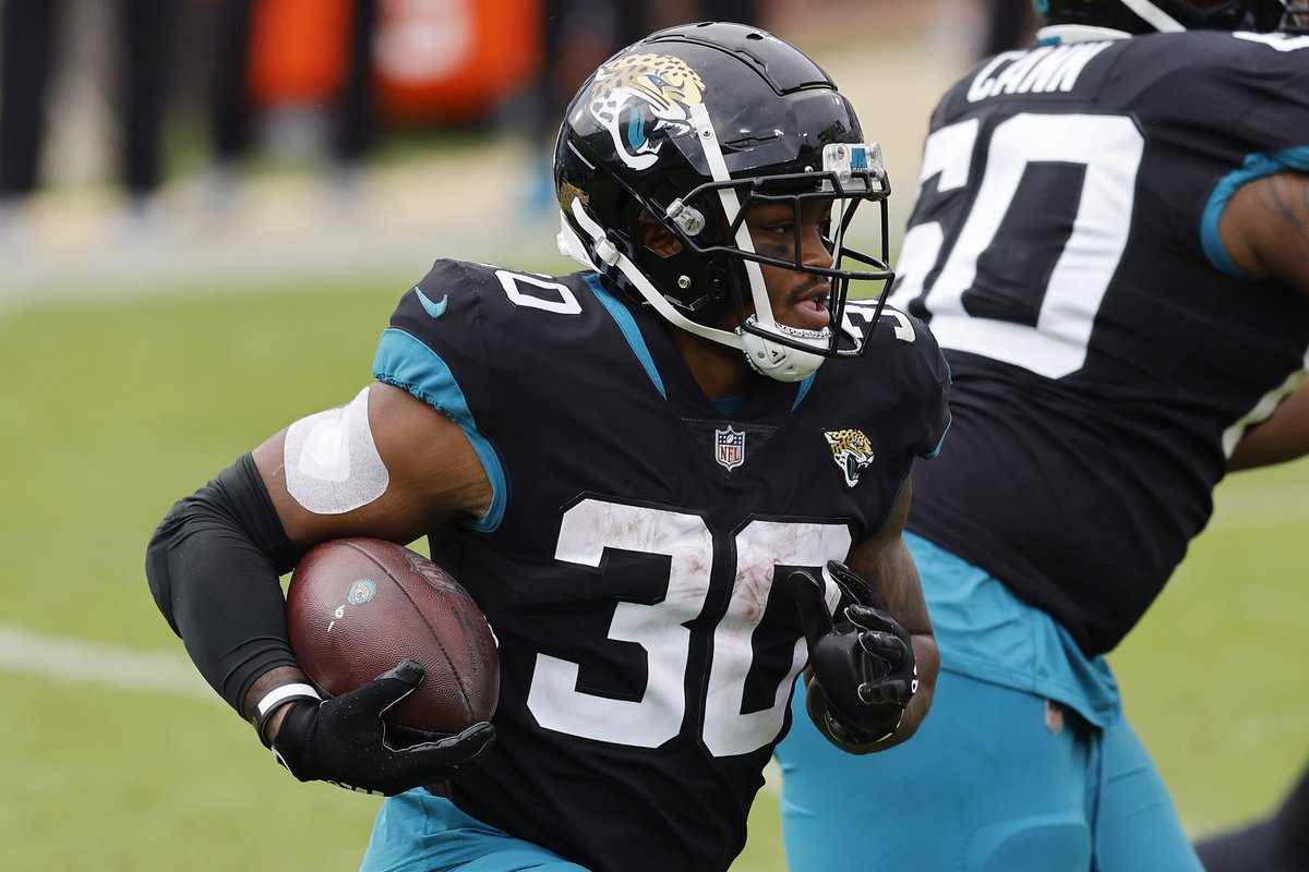 BleacherReport's tweet photo. James Robinson is the fastest undrafted rookie to reach 1K yards rushing in NFL history 🤯

He did it in 13 games @brgridiron https://t.co/WlnsqlARRl