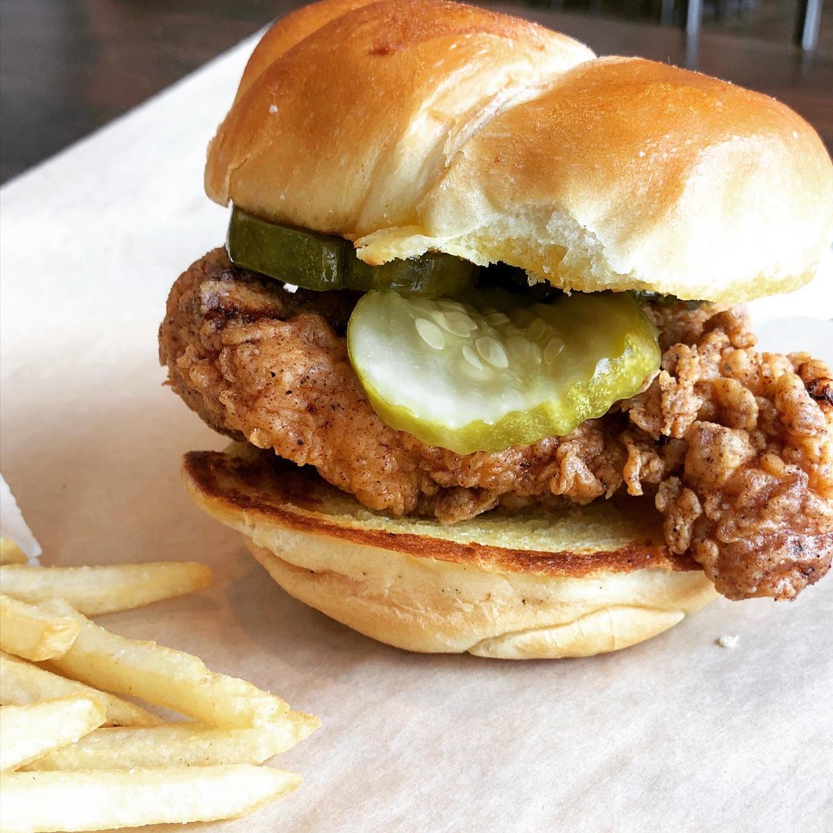 theparkmoor's tweet photo. It’s Sunday! And you know what that means...for a tender, juicy, perfectly fried chicken breast sandwich...you can come to The Parkmoor! Proudly serving our Crispy Chick sandwich to you Tu/W/Th/F/Sa AND Sunday. #sundayfunday #crispychick #friedchickensandwich #eatmorechicken https://t.co/a2q4U3oofq