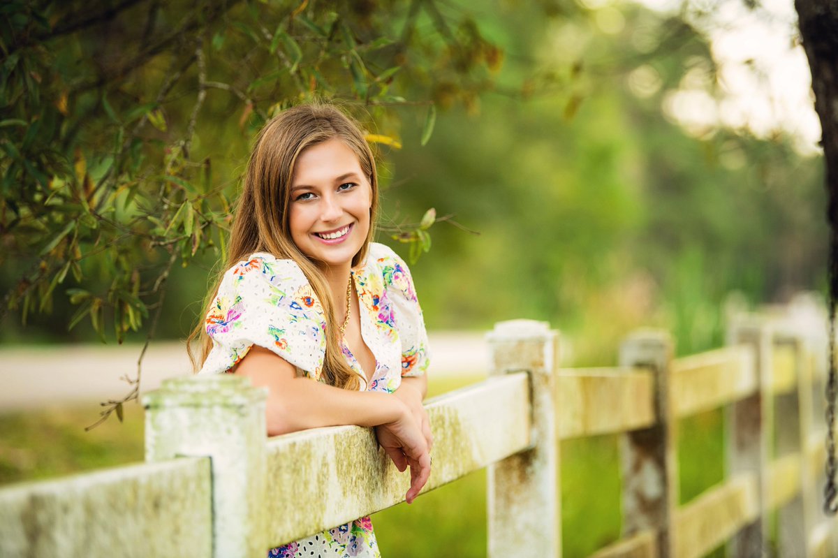 lilly_yoes's tweet photo. Senior Sunday!🤠✨🌻 https://t.co/JB7JPqpRnN