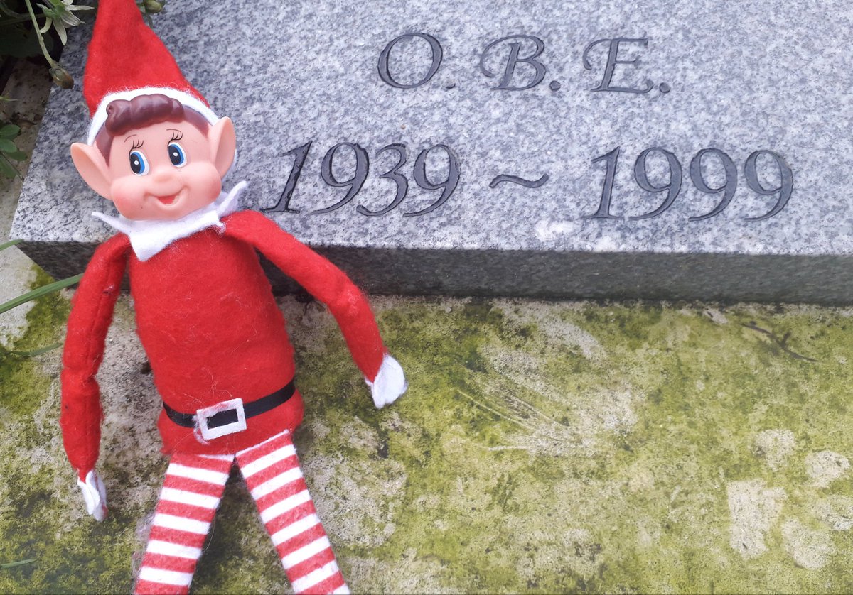 Day 13 A famous #Henley grave #ElfOnTheShelf