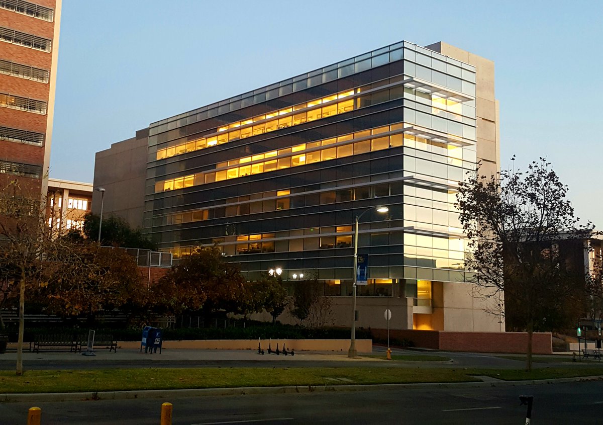 griz1's tweet photo. Took this picture leaving @UCLAHealth #RRUMC last Saturday evening...who's got the lights on in the top 2 floors of Wasserman? @BIRC_at_UCLA @UCLABrainSPORT @UCLANsgy, that's who! @DrHarrisOTD #DrDRafie #WorkToDo #WorkBeingDone https://t.co/iwD3vYvdmo