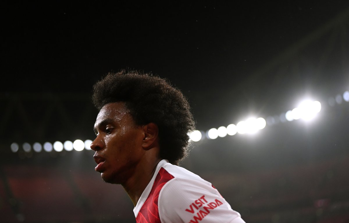 Squawka's tweet photo. Willian has attempted 30 crosses in his last two Premier League games for Arsenal:

◉ 2/16 completed vs Spurs
◉ 3/14 completed vs Burnley

Struggling to find that end product. 😬 https://t.co/ufRf5U9Iei