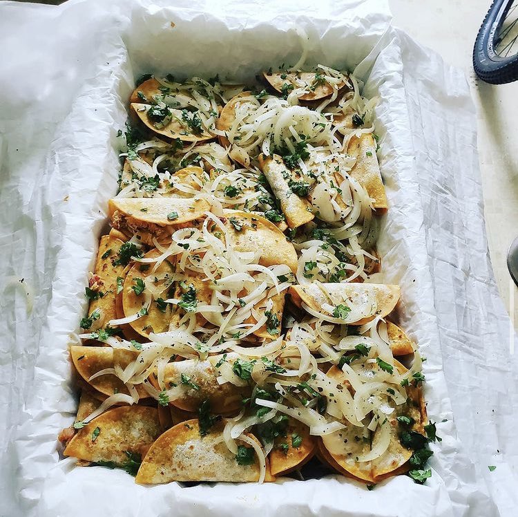 ninetysixxtears's tweet photo. If you’re ever in the mission please support don Felipe. He lost his job during the pandemic and now sells the most bomb tacos de canasta. He’s always around mission st between 20th and 25th. You can follow his insta @/deliciosostacosdecanasta https://t.co/GtT3JWpGzv