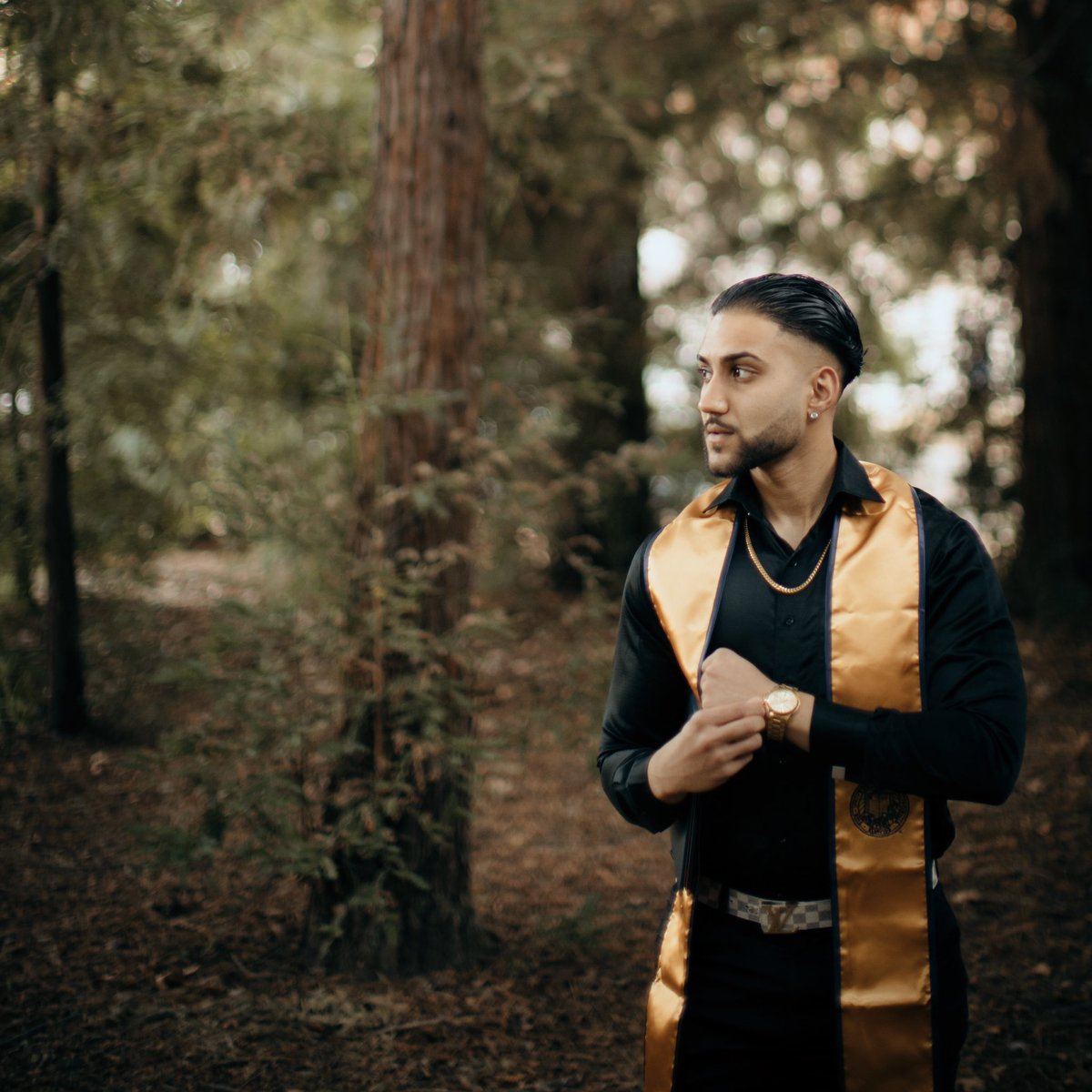 vgiri41510's tweet photo. Wish you were here to see it Mom, I graduated 🎓🕊 https://t.co/SqaN32wECd