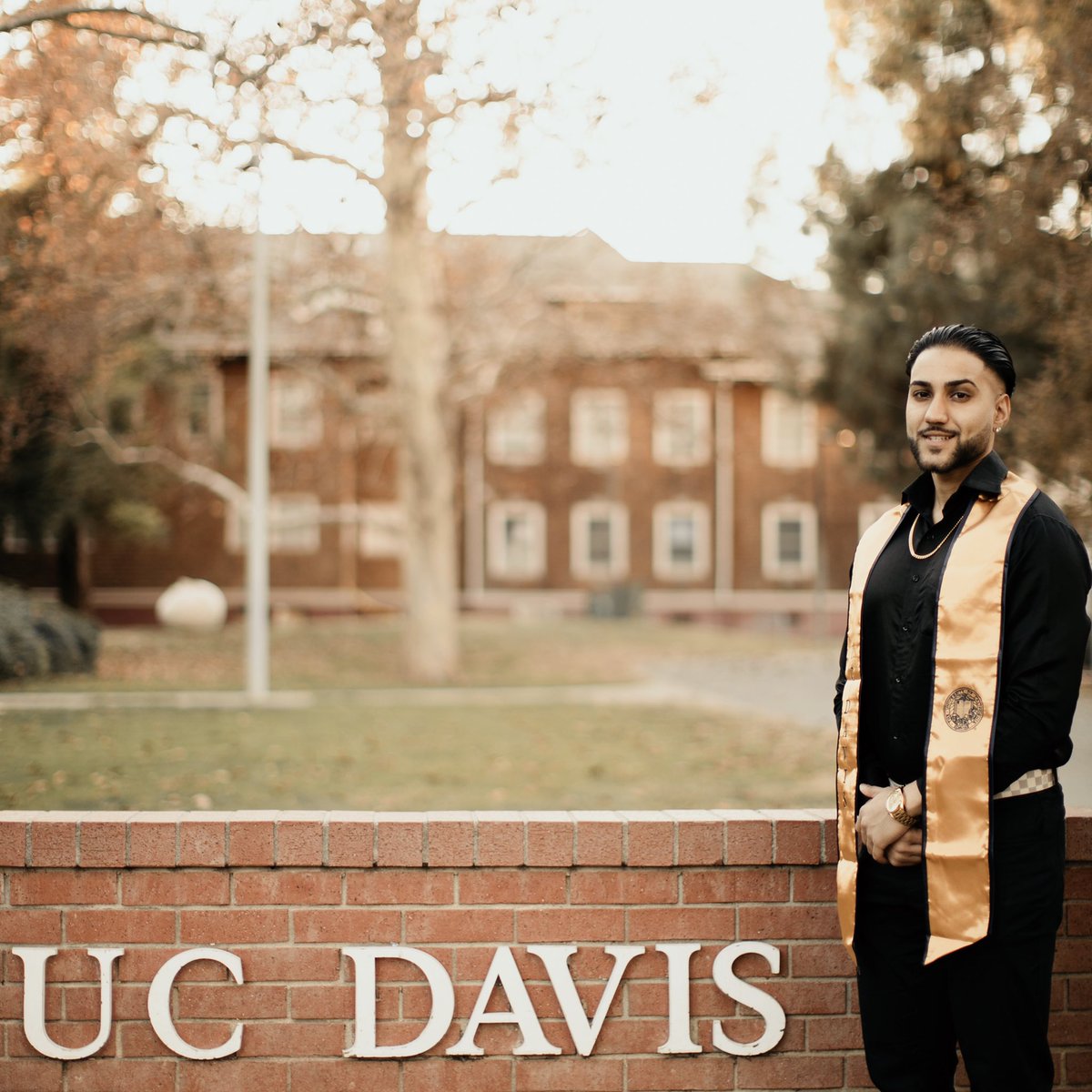 vgiri41510's tweet photo. Wish you were here to see it Mom, I graduated 🎓🕊 https://t.co/SqaN32wECd