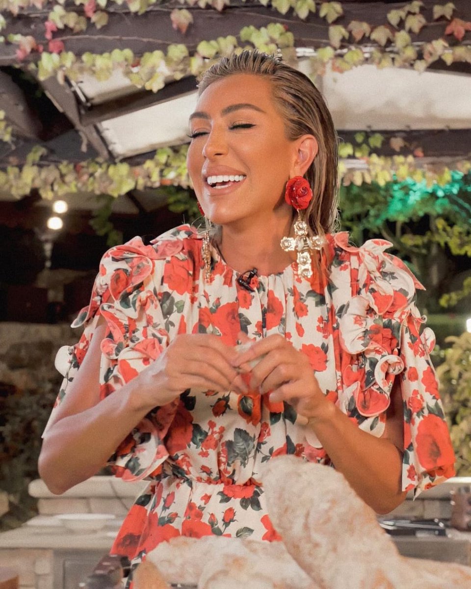 That smile is everything ♥️😍💋💋😘
<a href="/mayadiab/">Maya Diab</a> #MayaDiab #مايا_دياب #diabers