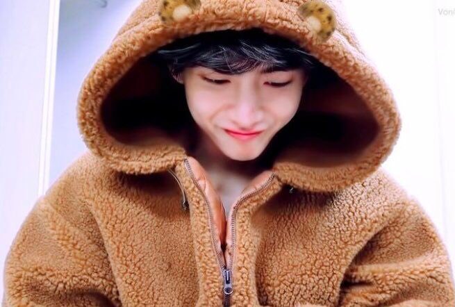  #TaylorSwift    #KIMTAEHYUNG