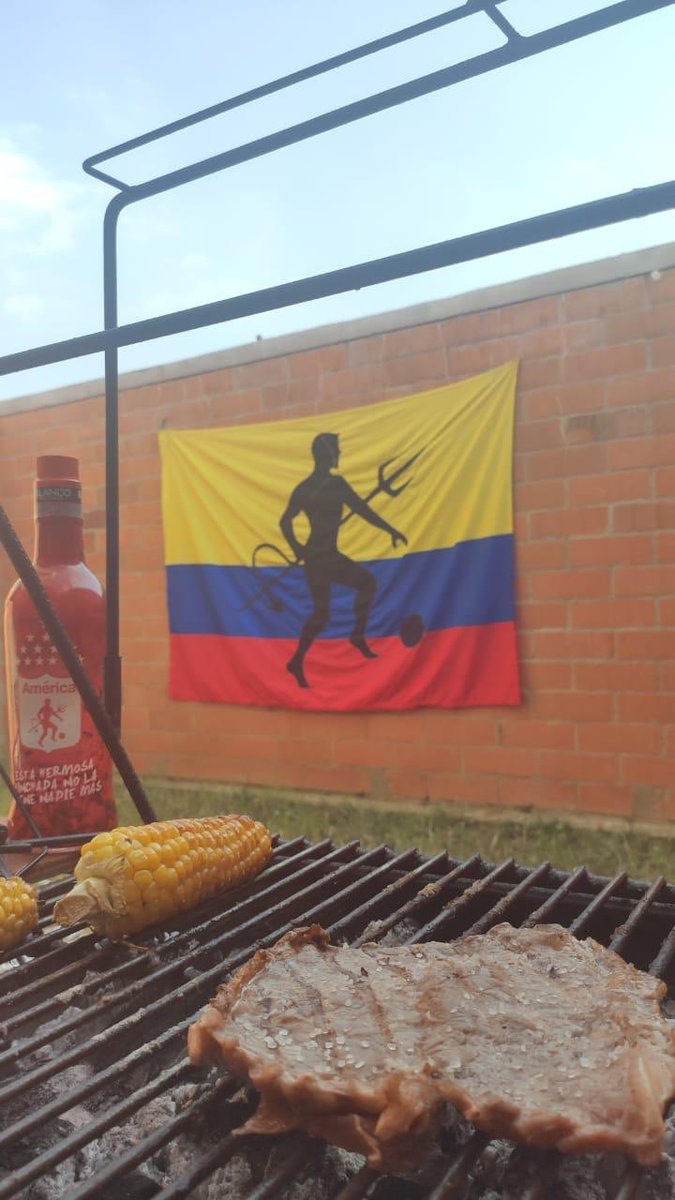 🎶 Vamos rojo no me falles, quiero ser feliz 🎶