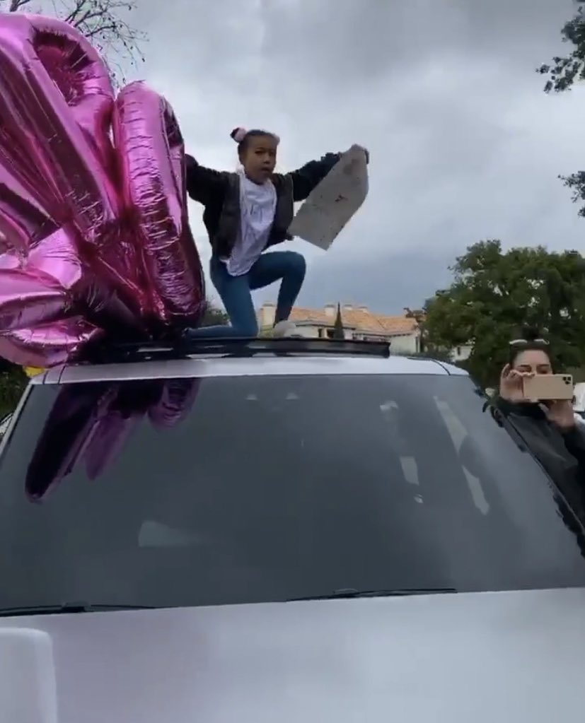 SavvyDaBoss's tweet image. Bruh ima cry watching KD tonight #GoNets 🥺🥳🎈