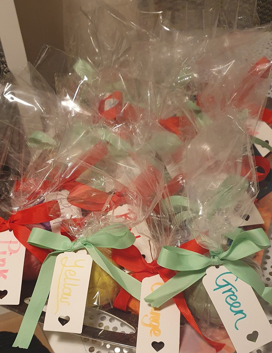 RachTromans's tweet photo. When your work skills come in handy for crafty Christmas presents for the wee yins. Scented doughs ready and wrapped ☺🎄💕 #homemadegifts #playdough #sensoryplay #wontbepopularwiththeparents https://t.co/Es9uFz0FQ7