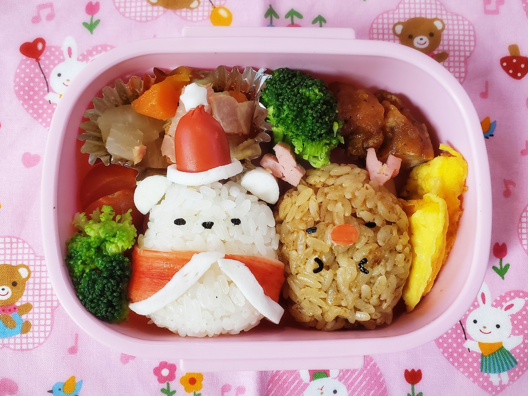 みずき 今日のお弁当 すみっコぐらしのぺんぎん にしたよ 大好物のきゅうりを持たせてみました とかげのかまぼこも発売されたらいいのに W 笑 お弁当 キャラ弁 おにぎり すみっコぐらし すみっコ ぺんぎん 幼稚園 お 弁当記録