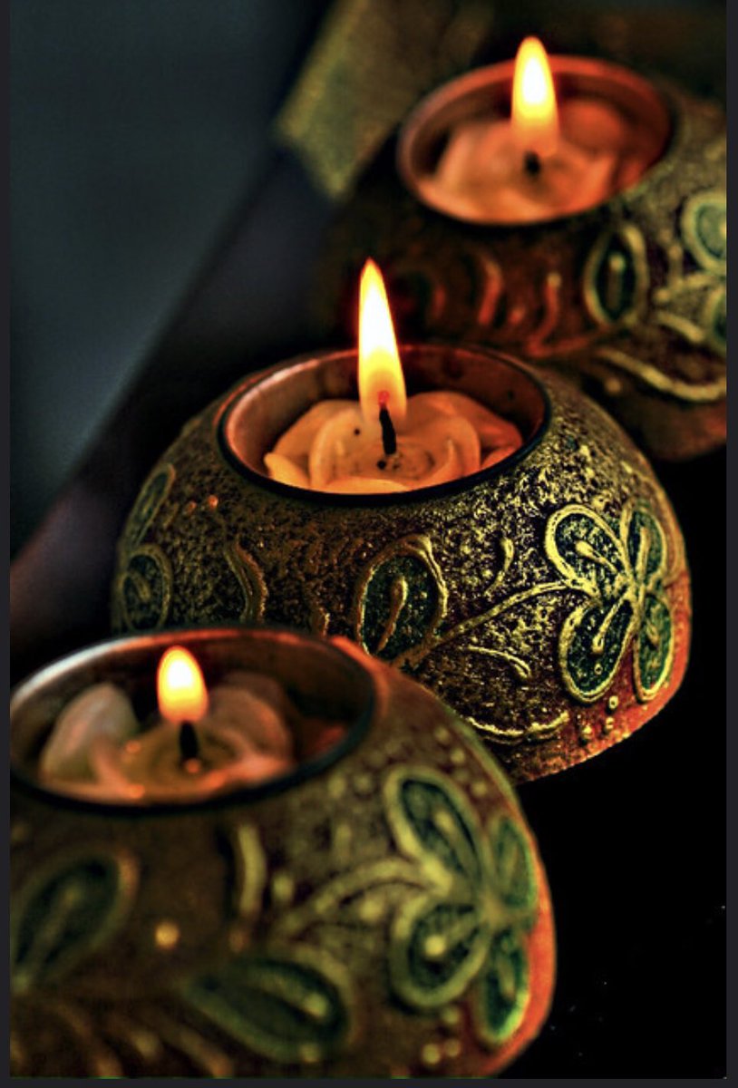MeltemY71900935's tweet photo. #zarifoğlu diyor ya hani ;
Onca sevgiye rağmen kalbi filizlenmemişse toprağı sen değilsindir .. #goodnight #december14 #Eclipse2020 #eclipseofthesun #candils 💛✈️ https://t.co/ZTiNUK6YvH