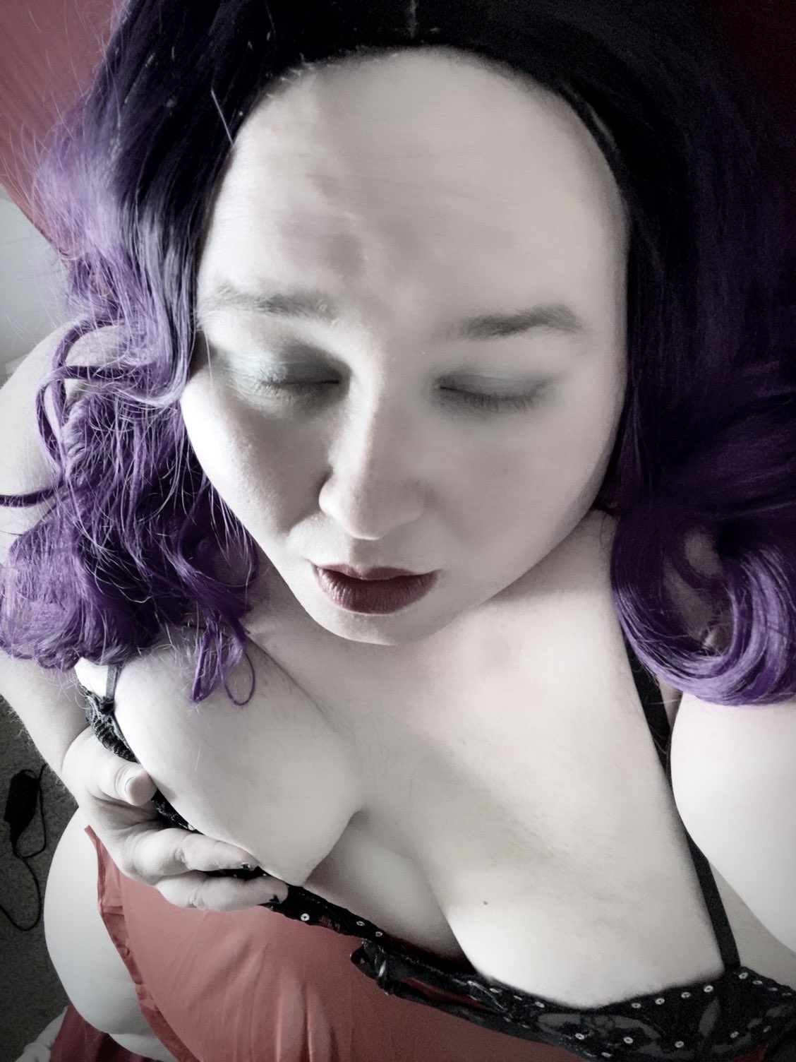 Come check out my onlyfans account for holidays only 100 will get a free trial ;) come n check it out see you there 😈 #onlyfan #BBWSLUT #OF https://t.co/T28jpcNr3u
