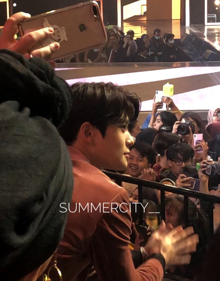 이건...갤러리에 한 장쯤은 다들 있잖아요...