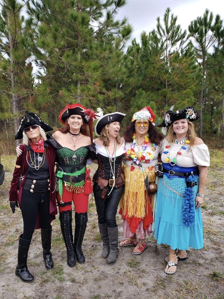 Casibari77's tweet photo. Fernandina pirates have 1 more Christmas parade under their belts! @DiaryofanOutlaw @TheMike_Woodard @RaokRaven @KarenSConniff
#WeBePirates https://t.co/fKboMX6Gze