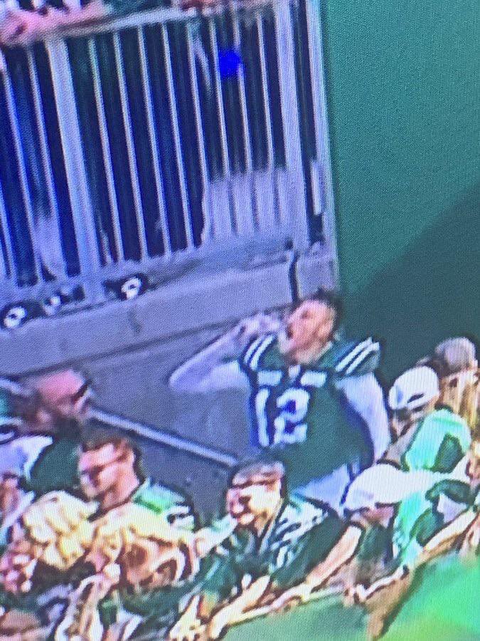 GeiselJohn's tweet image. Hey @PAOnTheMic you need to tell the @vikings to really take a good look at @brettlauther not only can he kick game winning field goals in big moments he could also out chug @AaronRodgers12 in a beer contest while still in his game gear. Seriously @nfl give this man a chance!