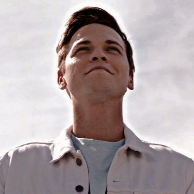 Nephilimnougat's tweet photo. New layout credit goes to @TheKellyKline my wonderful mother. @designs_bitch . Ilysm 💕💕#NewProfilePic || https://t.co/yqW4KGSvR5