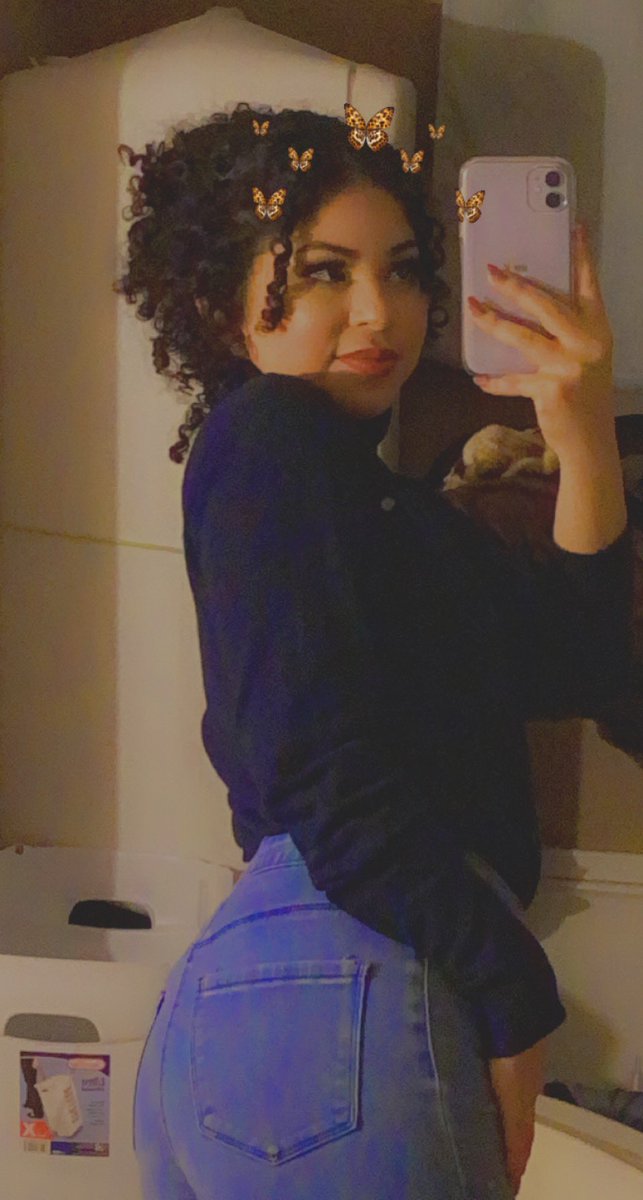 bellacosmec's tweet photo. Always taking mirror selfie’s 🙃 https://t.co/INPc6q4mbv